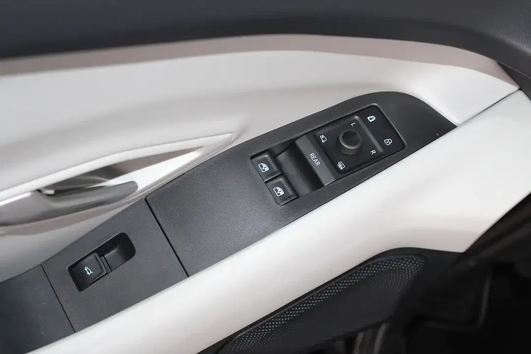 Ford Explorer 4x4 - Thumbnail 7