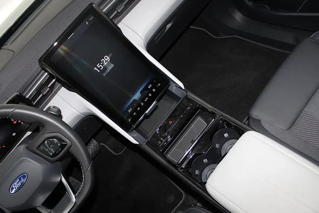 Ford Explorer 4x4 - Thumbnail 8