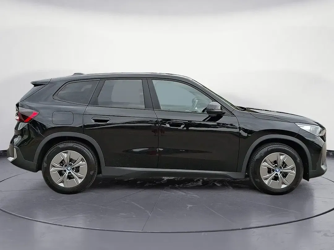 BMW iX1 xDrive - Thumbnail 6