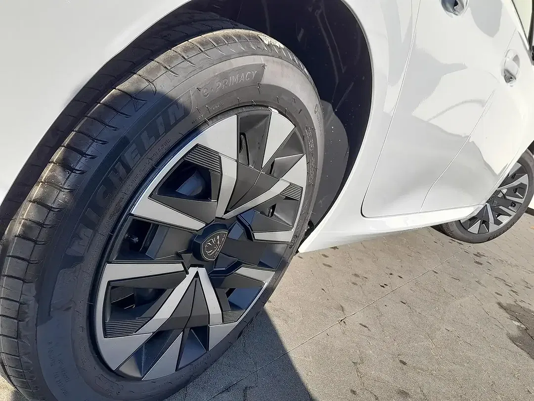 Peugeot 208 Style - Thumbnail 12