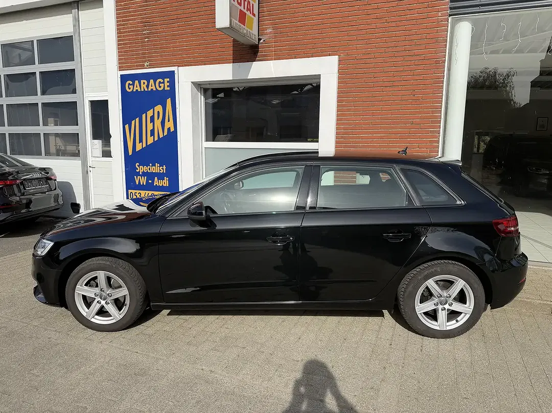 Audi A3 30 TFSI Sportback - Thumbnail 3