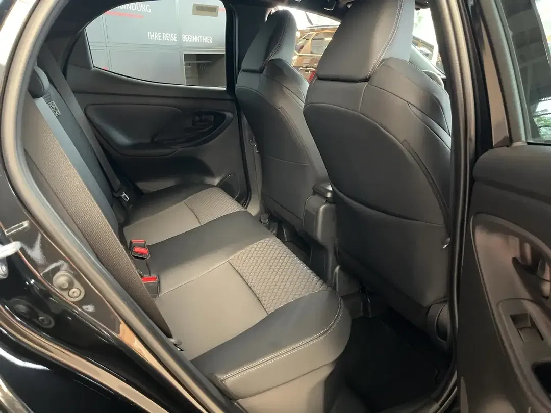 Toyota Yaris VVT-iE Hybrid - Thumbnail 12