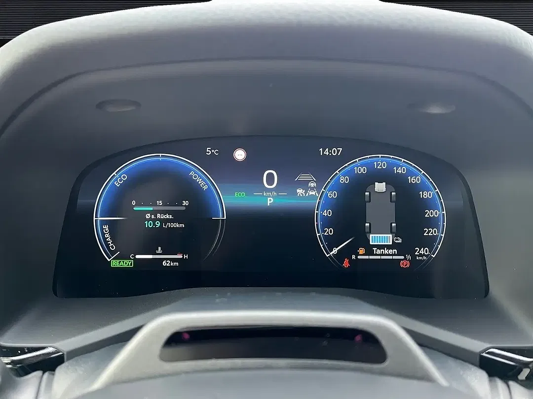 Toyota Camry Hybrid Executive - Thumbnail 15