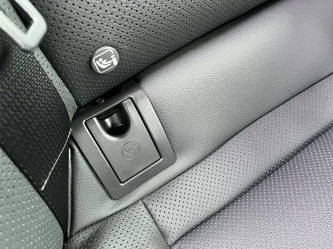 Toyota Camry Hybrid Executive - Thumbnail 18