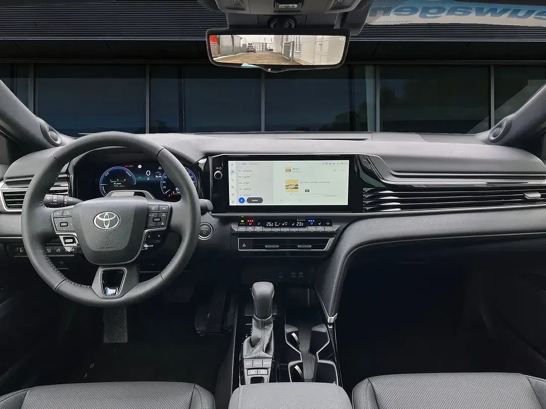Toyota Camry Hybrid Executive - Thumbnail 5