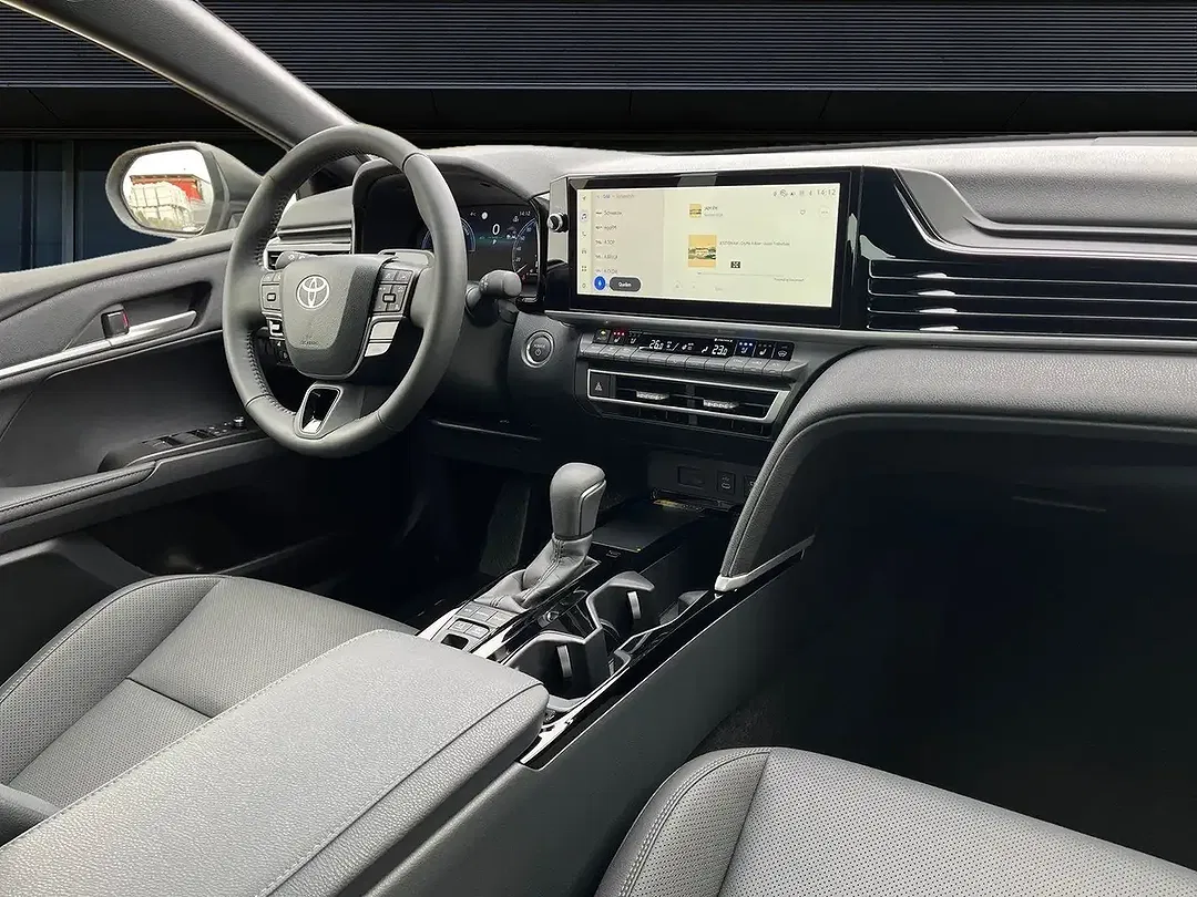Toyota Camry Hybrid Executive - Thumbnail 6