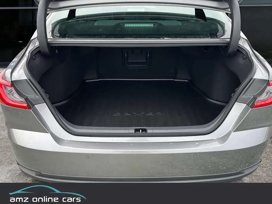 Toyota Camry Hybrid Executive - Thumbnail 9