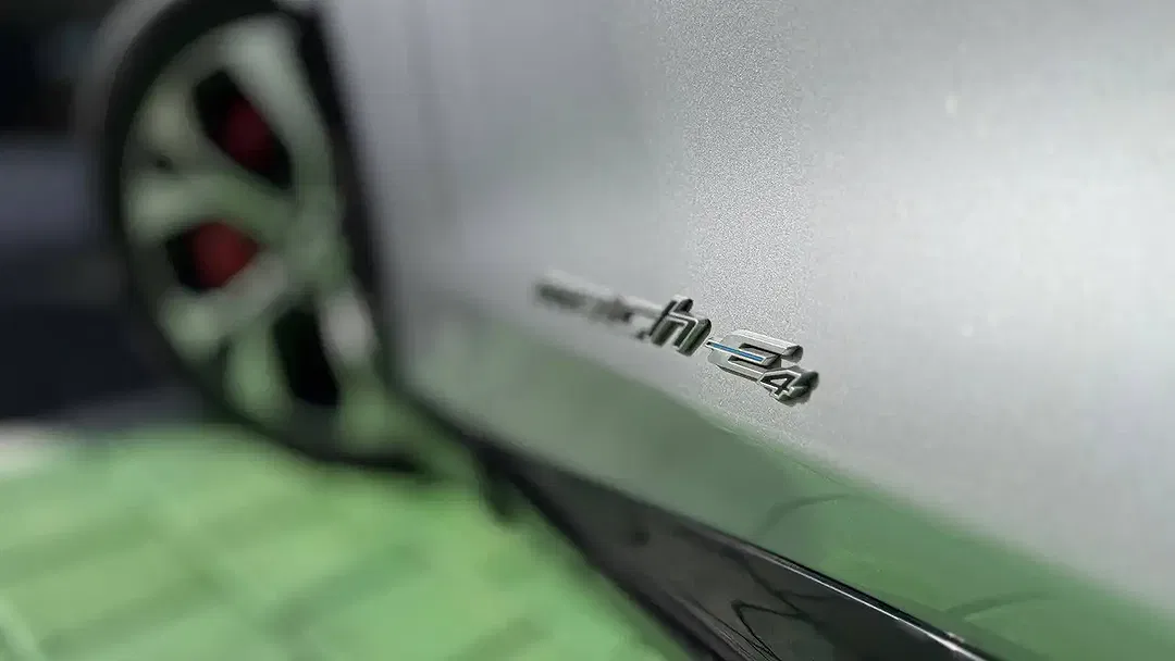 Ford Mustang Mach-E 4x4 - Thumbnail 8