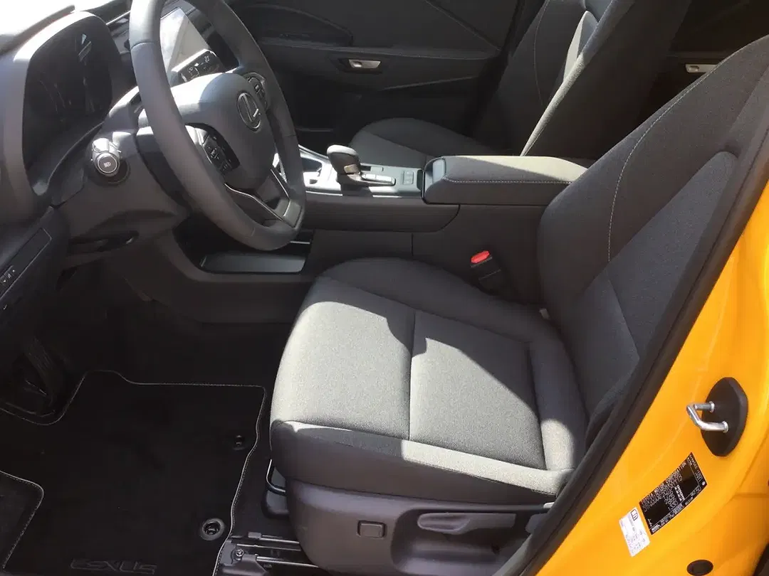 Lexus LBX Comfort - Thumbnail 9