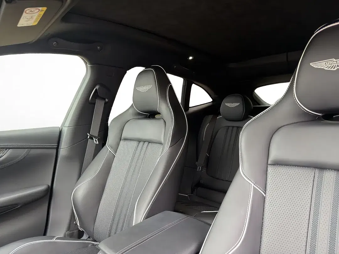 Aston Martin DBX 707 - foto 15