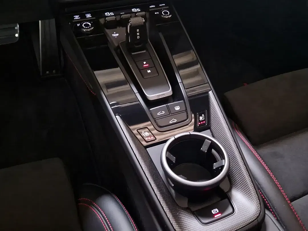 Porsche 911 Carrera GTS - Thumbnail 12