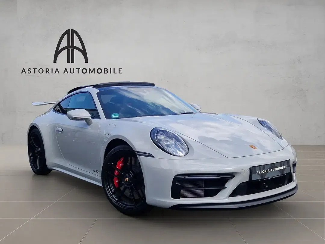 Porsche 911 Carrera GTS - Thumbnail 3
