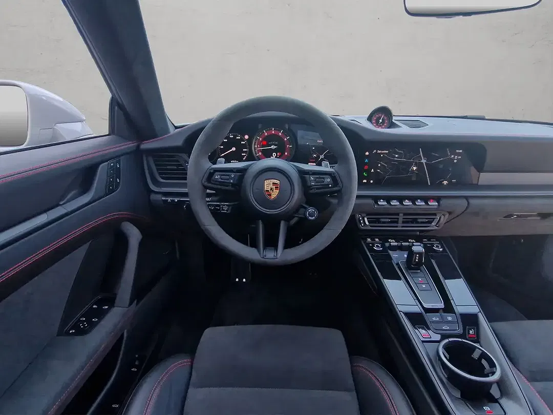 Porsche 911 Carrera GTS - Thumbnail 4