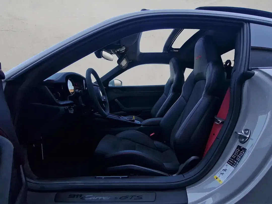 Porsche 911 Carrera GTS - Thumbnail 5