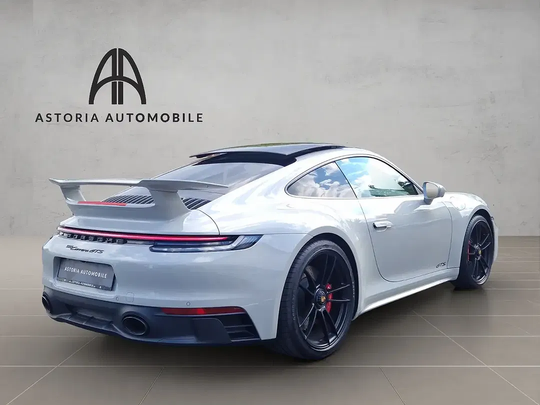 Porsche 911 Carrera GTS - Thumbnail 9