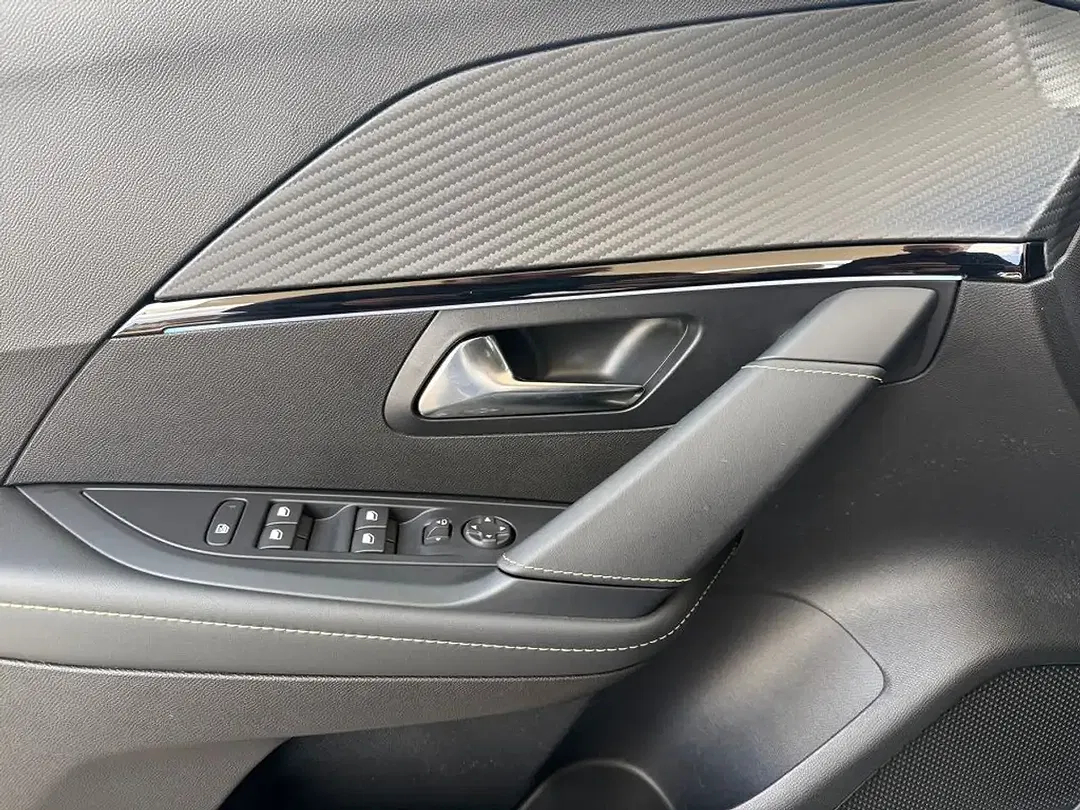 Peugeot 208 156 EV GT - Thumbnail 11