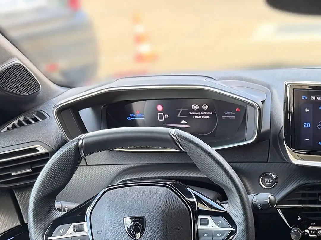 Peugeot 208 156 EV GT - Thumbnail 13