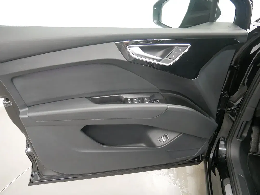 Audi Q4 e-tron 40 Matrix LED S line - Thumbnail 14