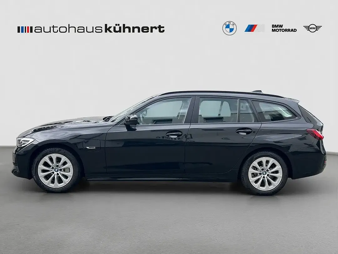BMW 330 Touring Advantage - Thumbnail 3