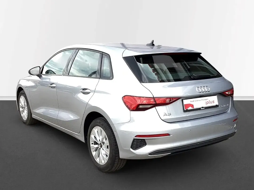 Audi A3 S tronic Sportback - Thumbnail 2