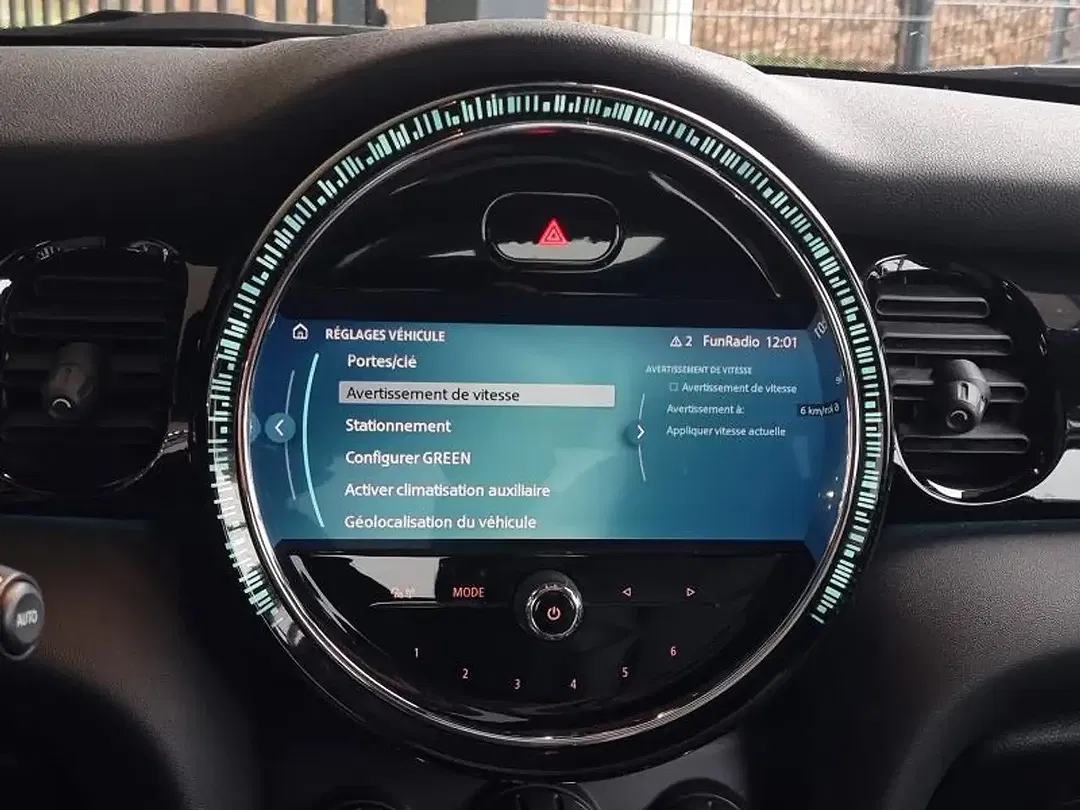 MINI Cooper SE - Thumbnail 13