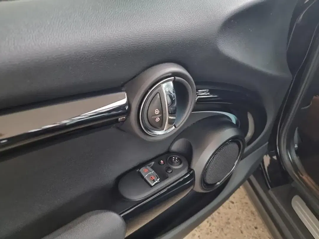 MINI Cooper SE - Thumbnail 17