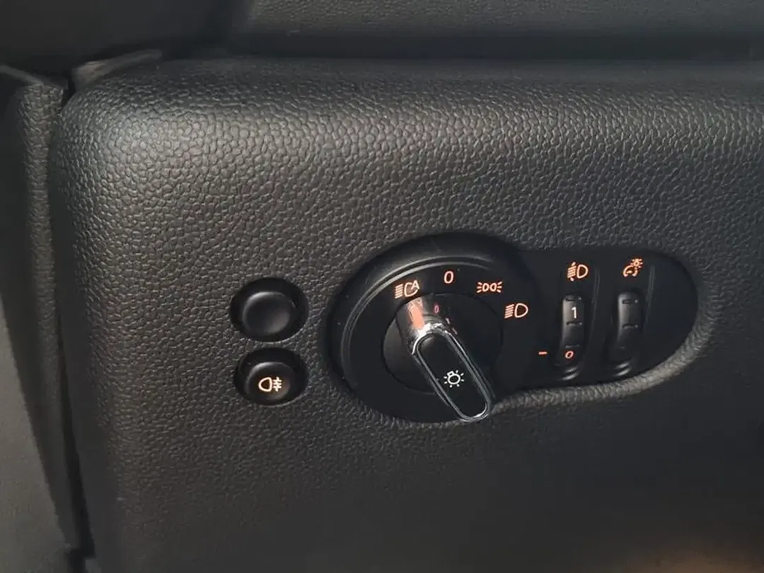 MINI Cooper SE - Thumbnail 18