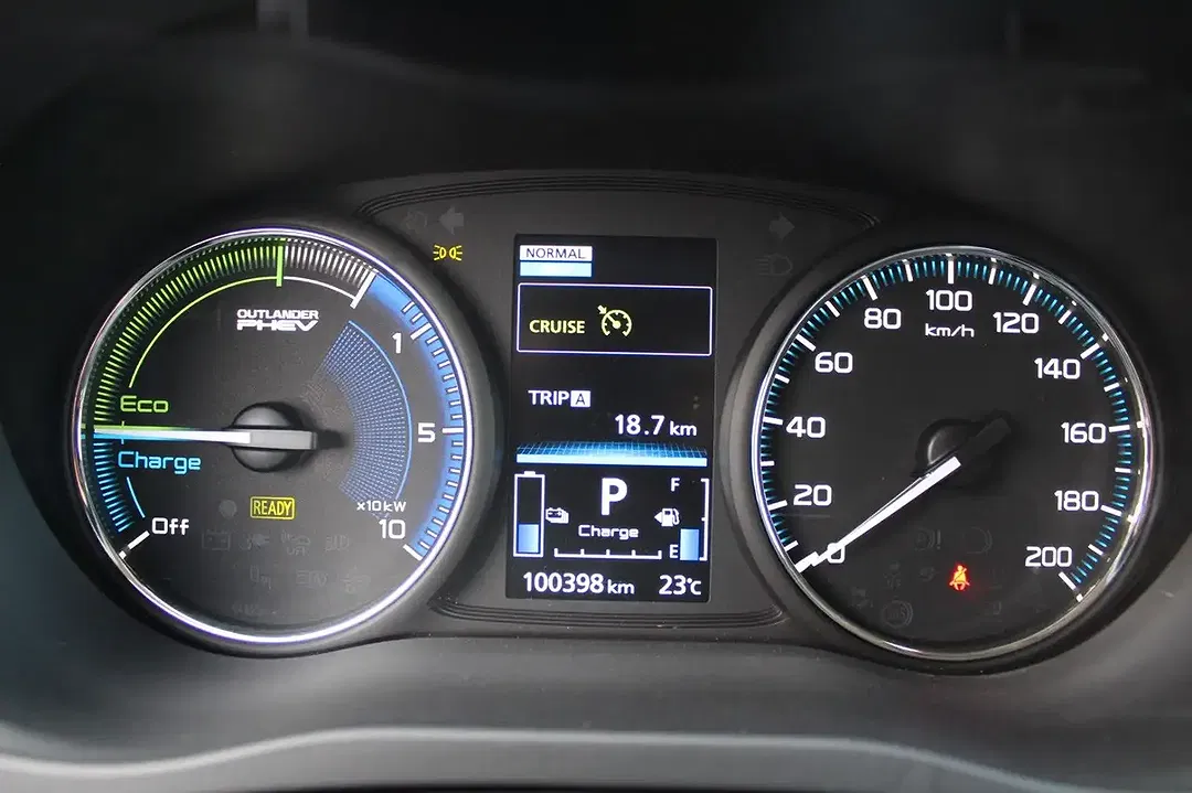 Mitsubishi Outlander 2.4 PHEV 4WD - Thumbnail 12