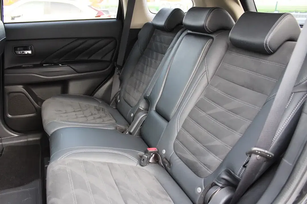 Mitsubishi Outlander 2.4 PHEV 4WD - Thumbnail 14