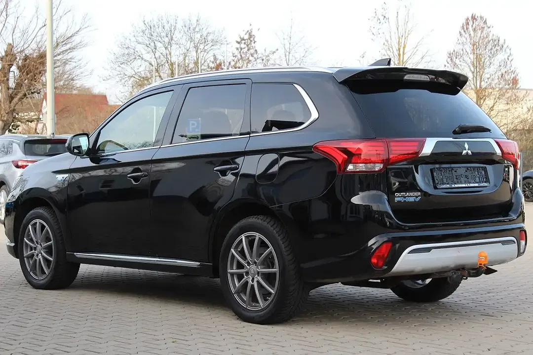 Mitsubishi Outlander 2.4 PHEV 4WD - Thumbnail 8