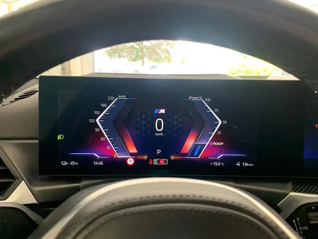 BMW i4 M Sport - Thumbnail 12