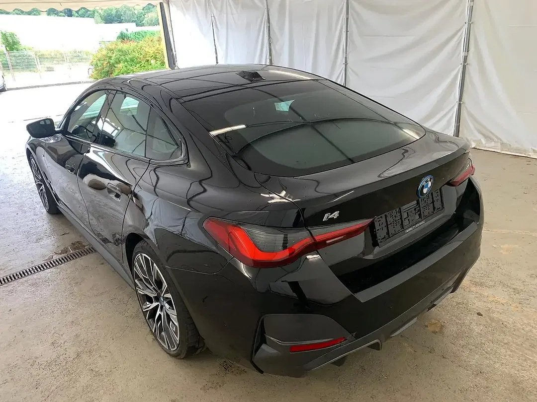 BMW i4 M Sport - Thumbnail 4