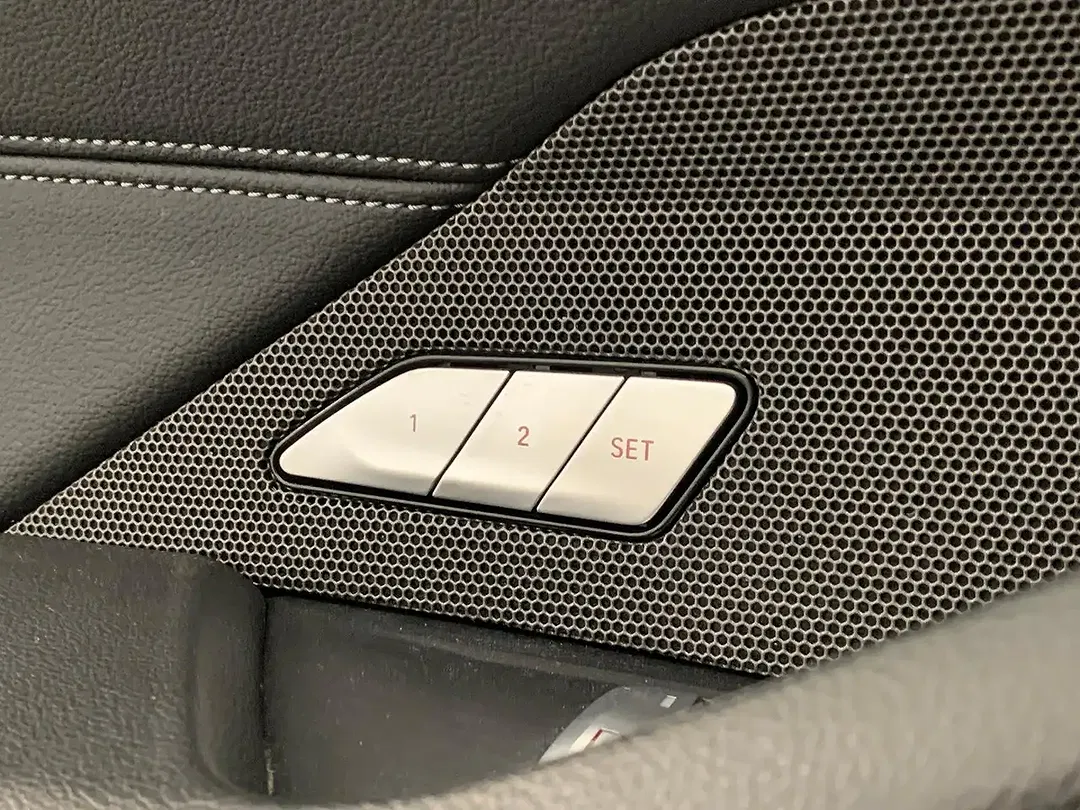 BMW i4 M Sport - Thumbnail 9