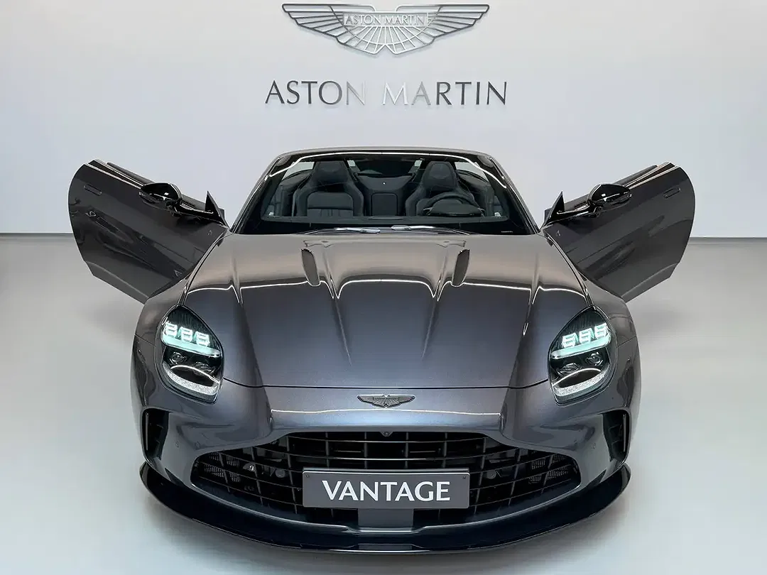 Aston Martin Vantage Roadster - Thumbnail 5