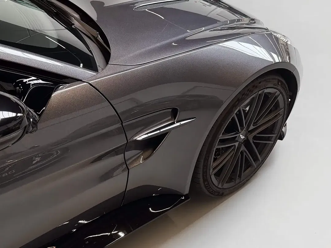 Aston Martin Vantage Roadster - Thumbnail 8