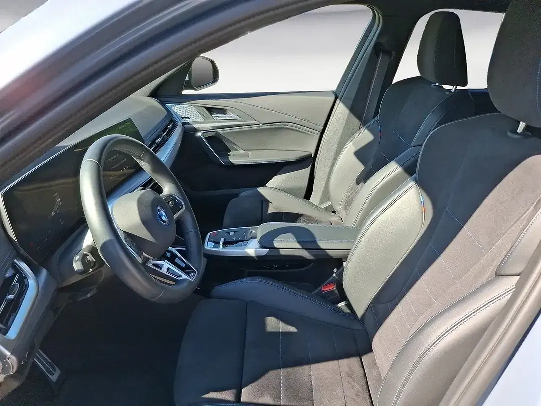 BMW iX1 xDrive - Thumbnail 9