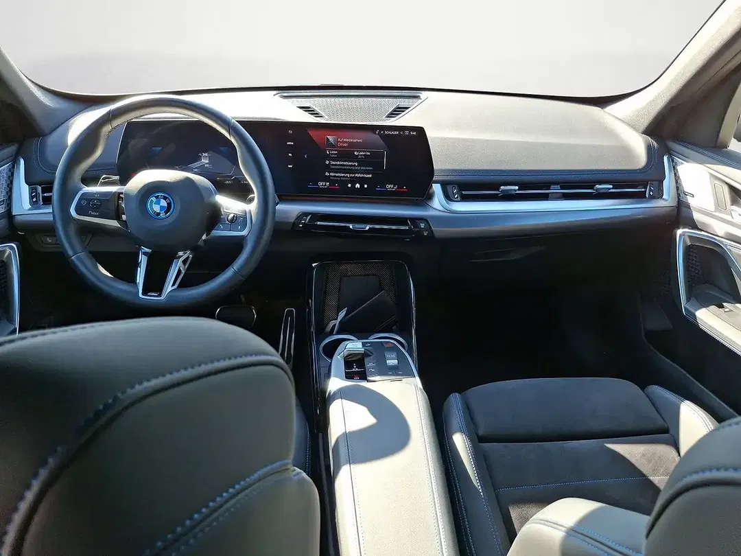 BMW iX1 xDrive - Thumbnail 11