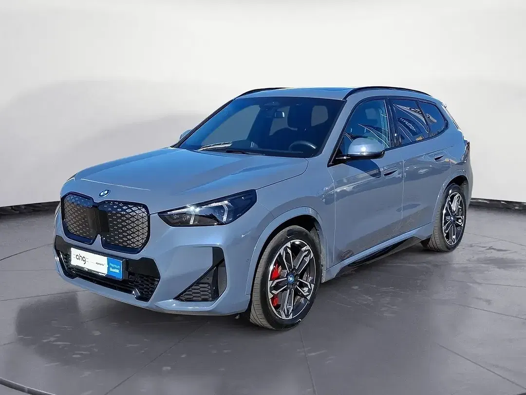 BMW iX1 xDrive - Thumbnail 1