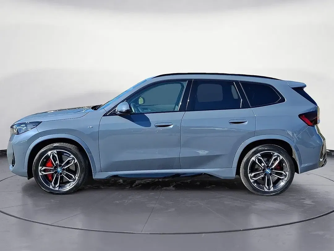 BMW iX1 xDrive - Thumbnail 2