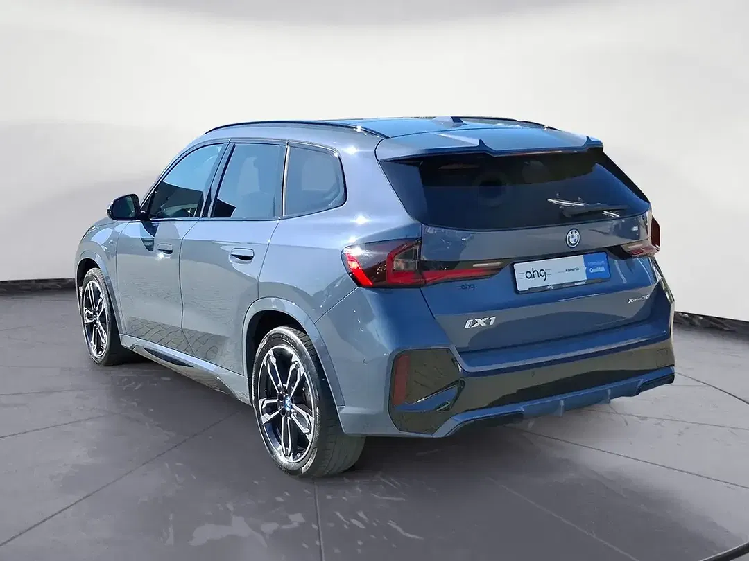 BMW iX1 xDrive - Thumbnail 3