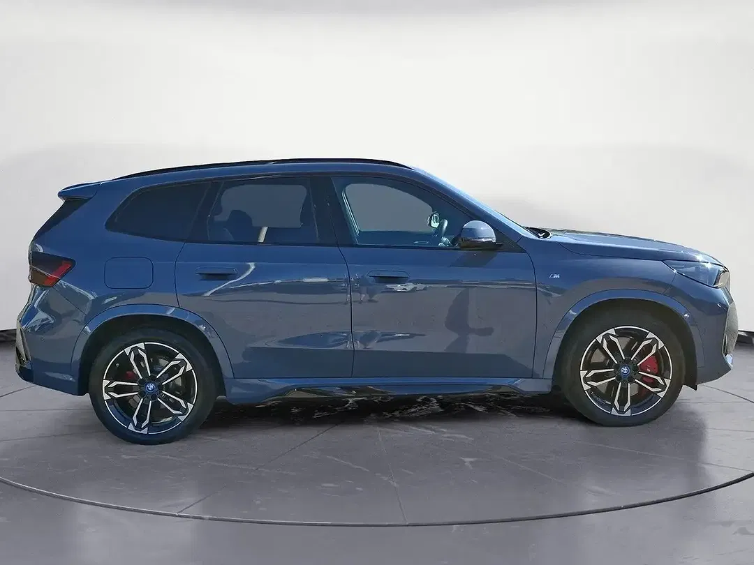 BMW iX1 xDrive - Thumbnail 5