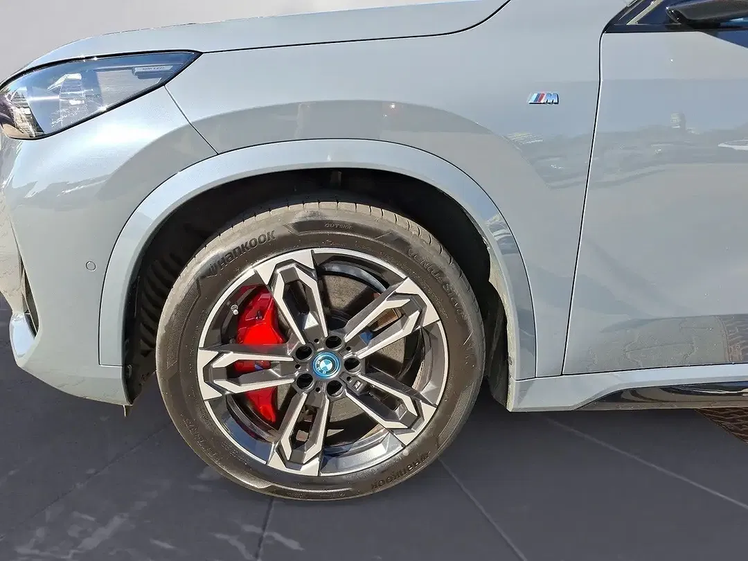BMW iX1 xDrive - Thumbnail 6