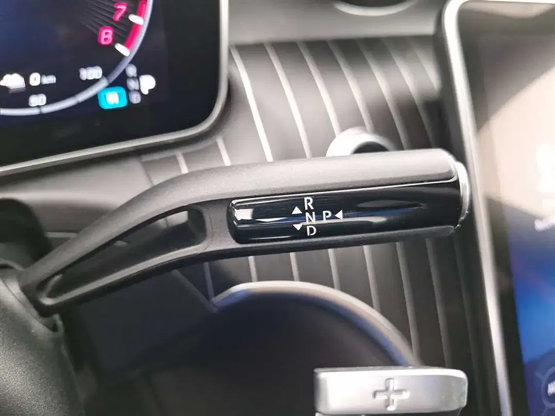 Mercedes-Benz C 300 9G-TRONIC AMG Line - Thumbnail 16