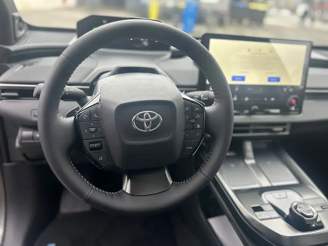 Toyota bZ4X Lounge - Thumbnail 5
