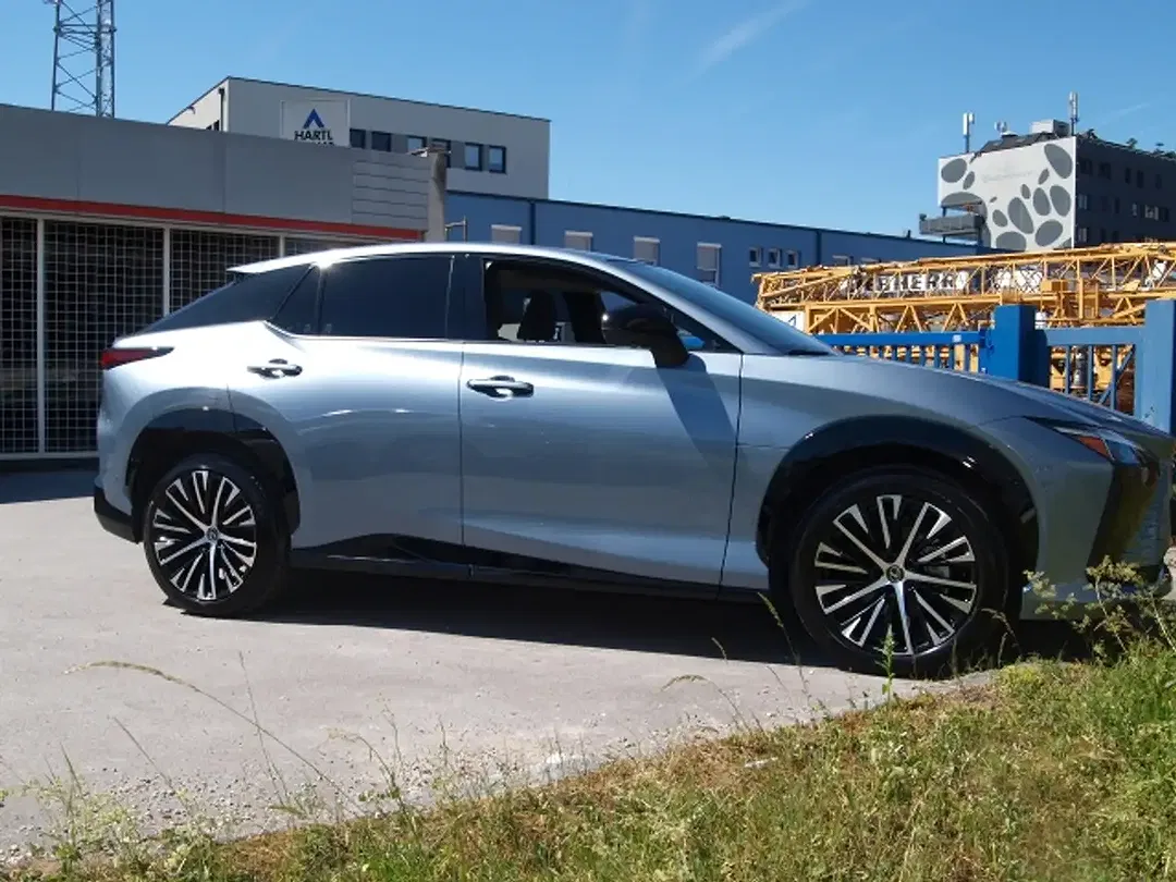Lexus RZ AUT Luxury - Thumbnail 3