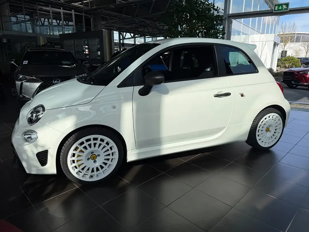 Abarth 695 1.4 T-Jet - Thumbnail 3