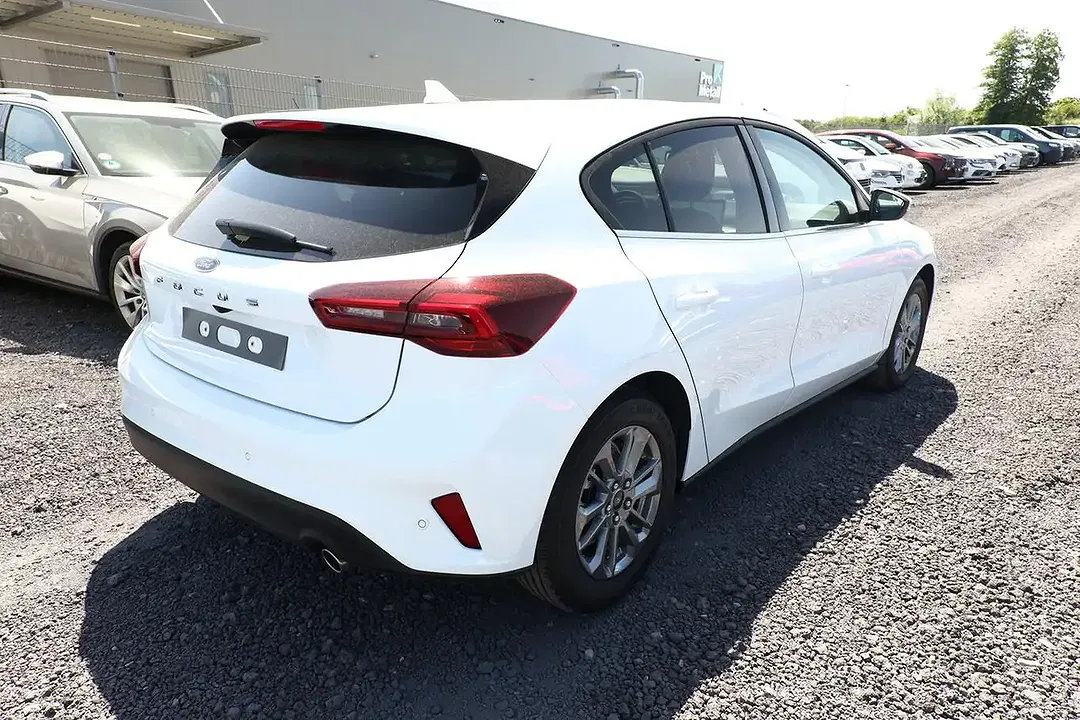 Ford Focus Titanium X - Thumbnail 3