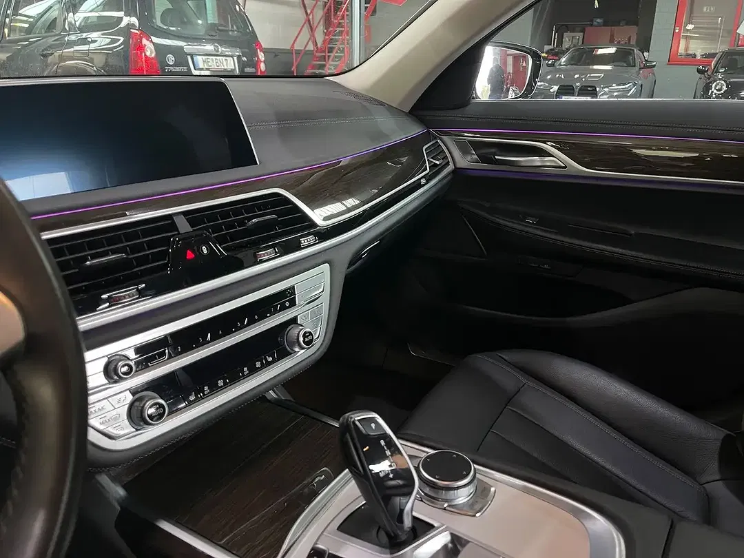 BMW 730 - Thumbnail 11