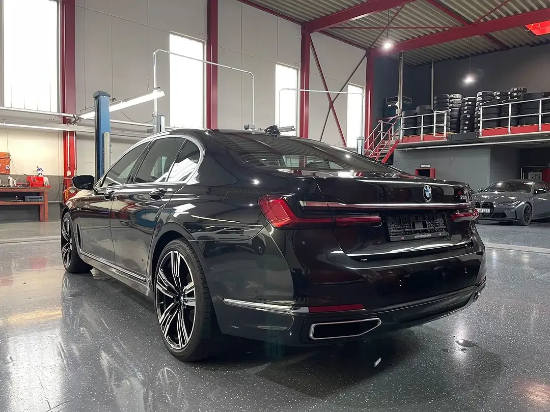 BMW 730 - Thumbnail 3