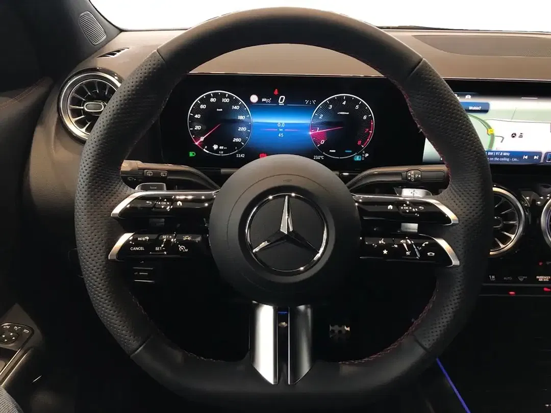 Mercedes-Benz GLA 180 AMG MBUX Night - Thumbnail 10